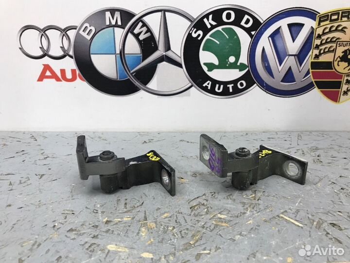 Петля двери передняя правая Audi Q5 8R cdnc 2009