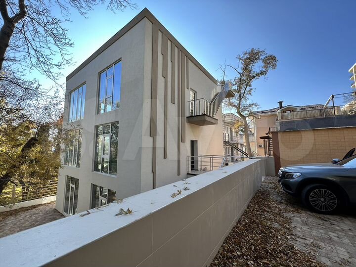 Дом 272 м² на участке 3,8 сот.