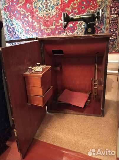 Швейная машина LADA