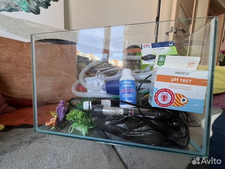 Аквариум со всеми комплектующими + корм, декорации