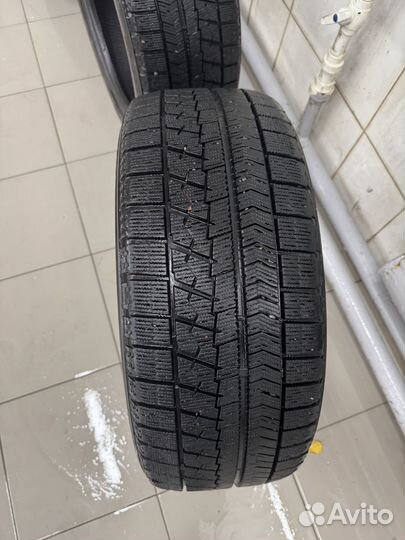 Bridgestone Blizzak VRX 215/50 R17 91S