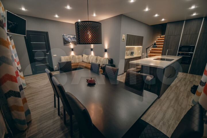 Коттедж 300 м² на участке 7 сот.