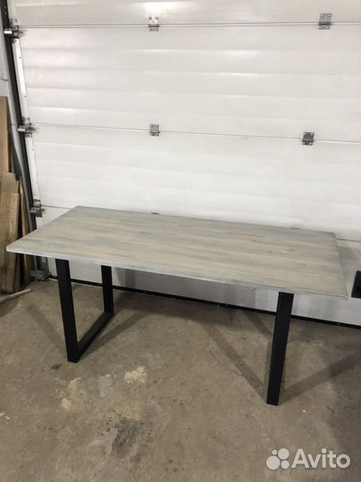 Компьютерный стол в стиле лофт