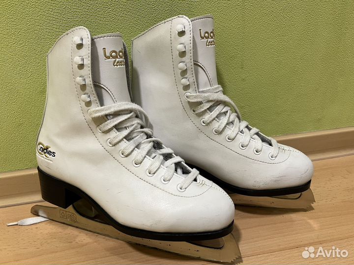Фигурные коньки женские, размер 39