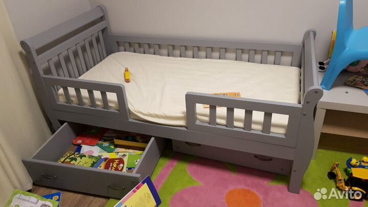 Детская кровать из массива