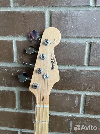 Бас гитара Squier Fender Precision bass