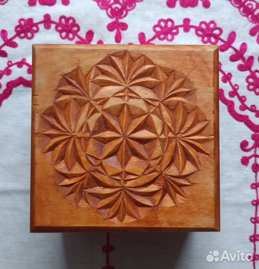 Шкатулка из дерева ручной работы