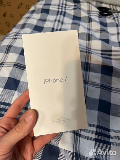 Коробка от iPhone 7