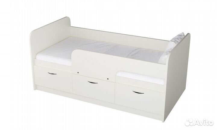 Детская кровать с бортиком