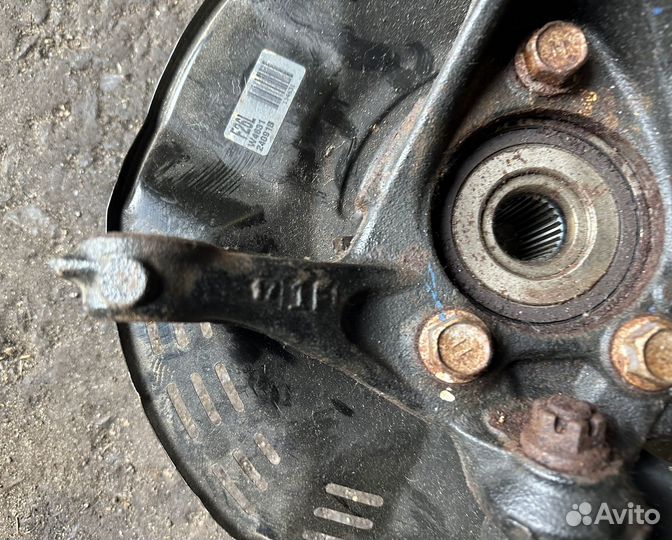 Передний левый поворотный кулак Toyota Corolla 210