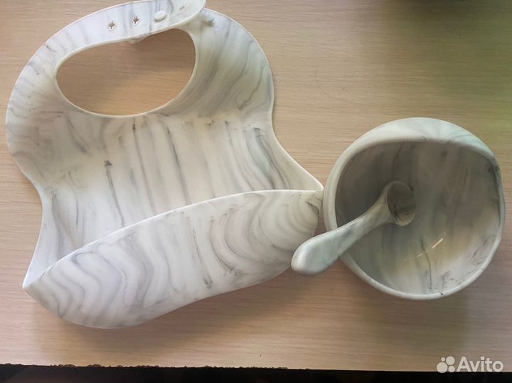 Нагрудник и тарелка для малышей