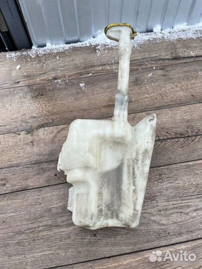 Бачок омывателя лобового стекла Renault Laguna 1.6