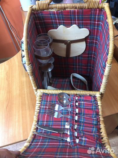 Корзина плетеная набор для пикника на двоих)