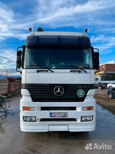 Стекло фары левое Mercedes Actros 2023