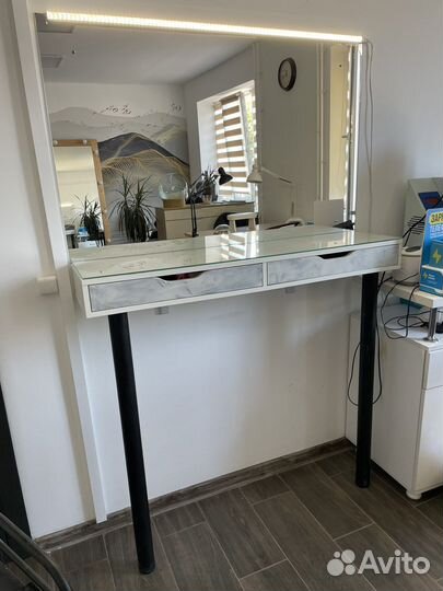 Гримерный столик с подсветкой+барный стул