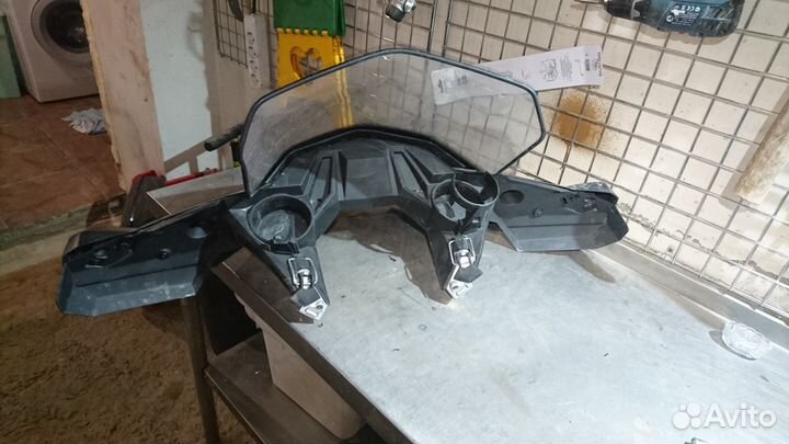 Щиток ветровой BRP со стеклом среднего размера