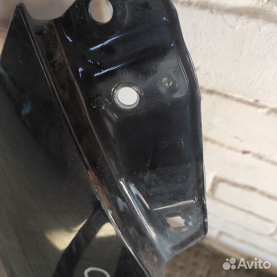 Крыло переднее правое чёрное Toyota Auris E150