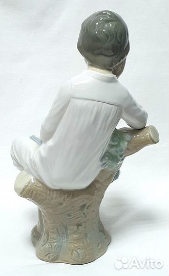 Статуэтка «Мальчик с книгой» lladro
