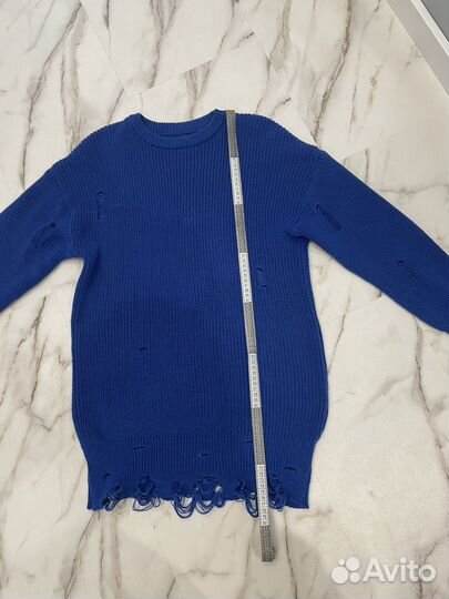 Свитер женский рваный