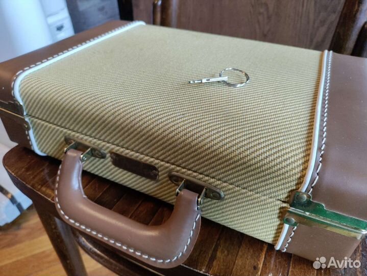 Винтажный чемодан кейс Fender для губных гармошек