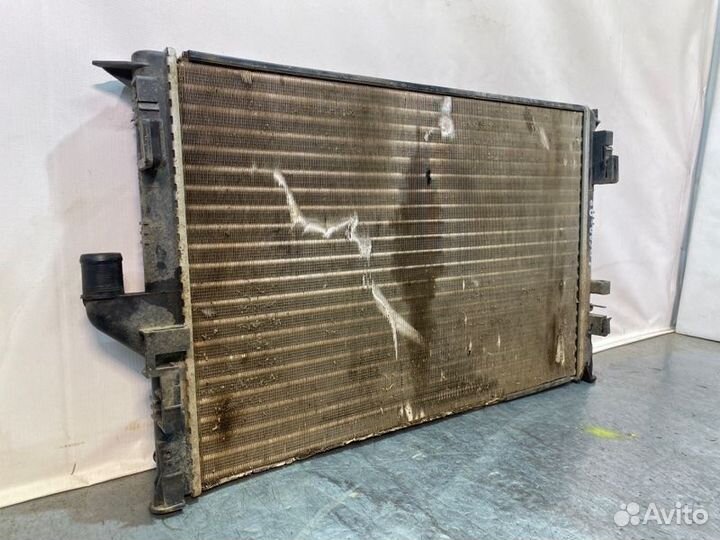 Радиатор охлождения Renault Logan