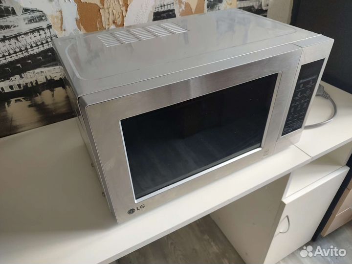 Микроволновая печь LG с грилем mb40m44v