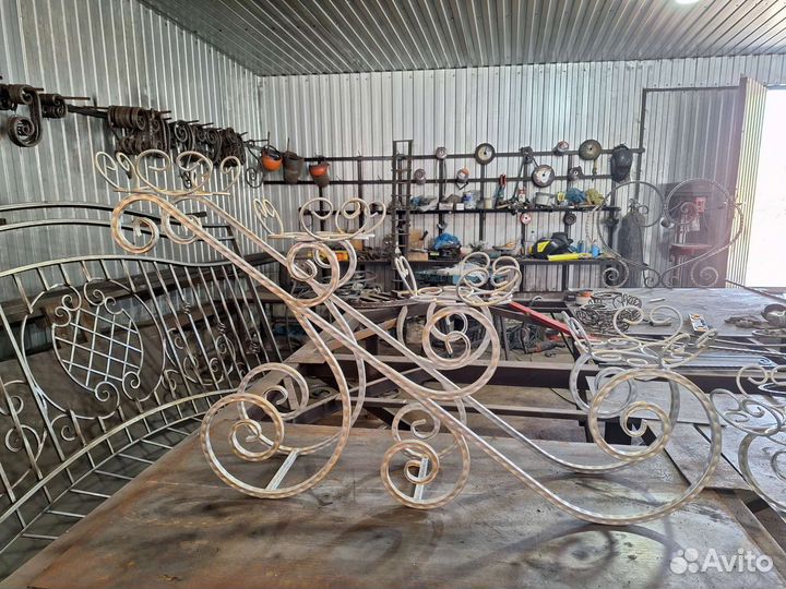 Подставка для цветов напольная