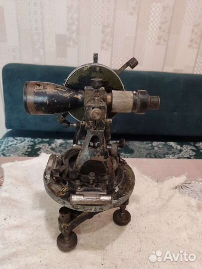 Старинный теодолит 1933г