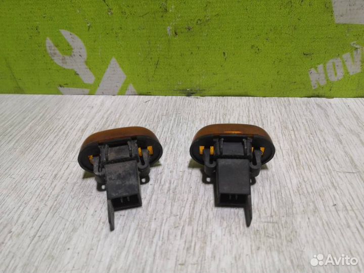 Повторитель на крыло желтый Сузуки Балено 98-07