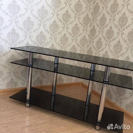 Стеклянный столик
