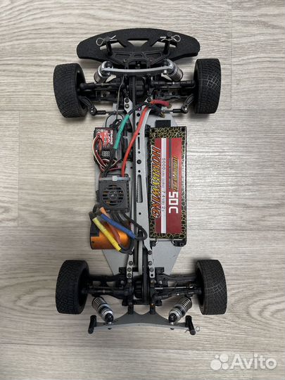 Машина модель на радиоуправлении