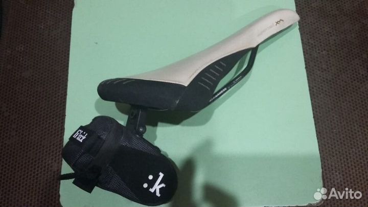 Седло Fizik Gobi XM с подсумком