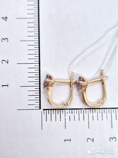 Золотые серьги с камнем