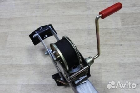 Лебедка для лодочного прицепа ручная с кронштейно