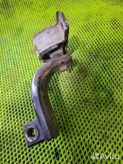Кронштейн кпп Daewoo Nexia