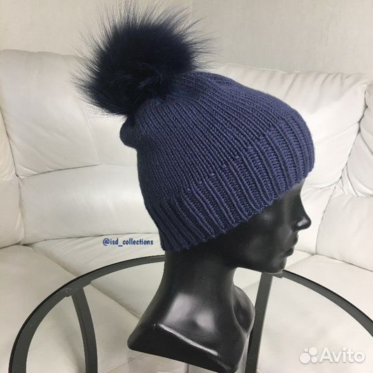 Шапка из итальянского мериноса с помпоном