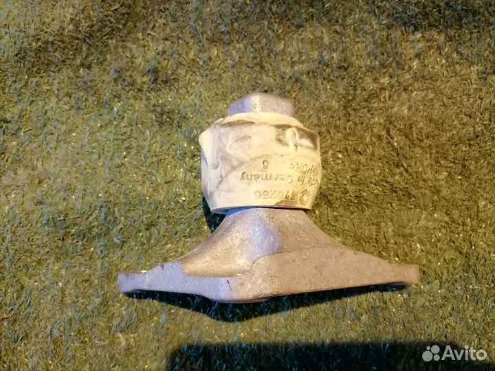 Опора двигателя (подушка двс) 8E01993394F0199343G