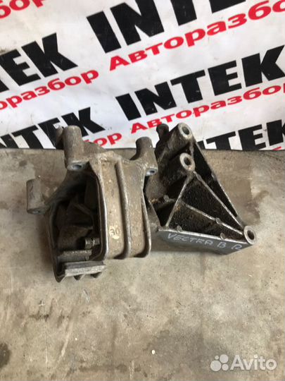 Опора двигателя правая Opel Vectra B 2.2 2001