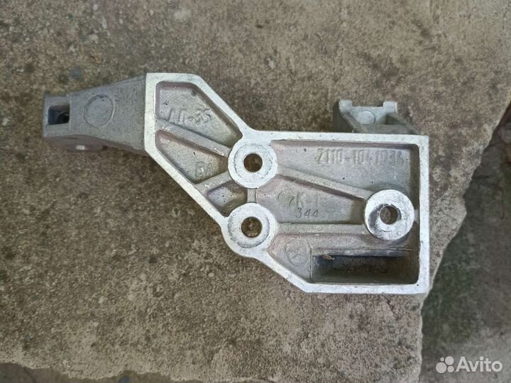 Кронштейн генератора 2110-2112