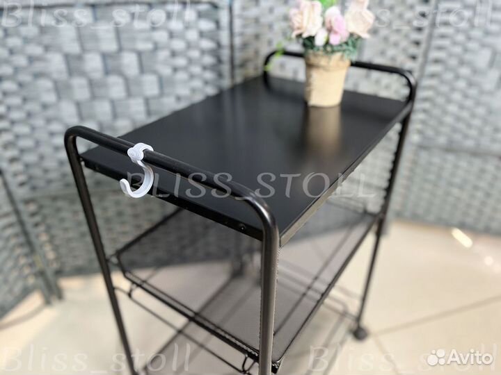 Тележка сетчатая и стул