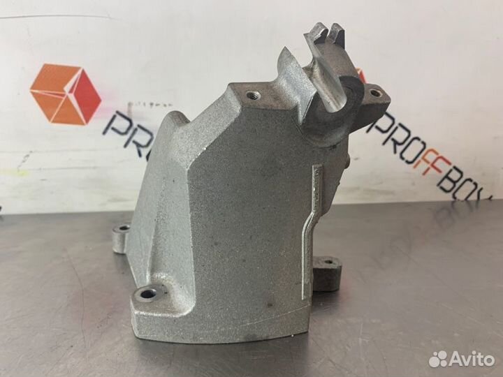 Кронштейн двигателя правый Mercedes C-Class W205