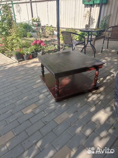 Журнальный столик на колесиках бу