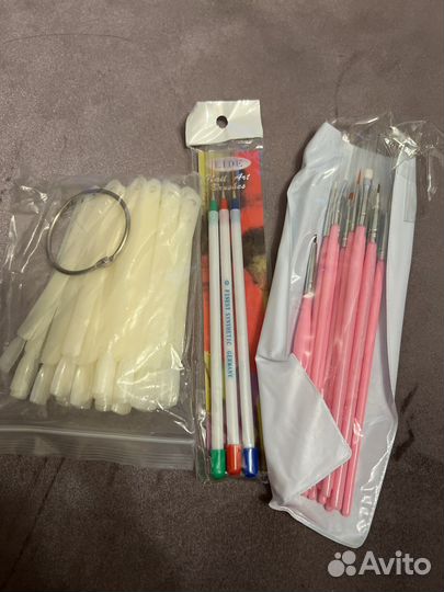 Кисти, Втирка, типсы все для ногтей маникюр