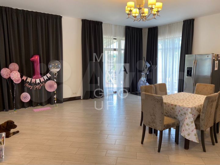 Коттедж 300 м² на участке 9 сот.