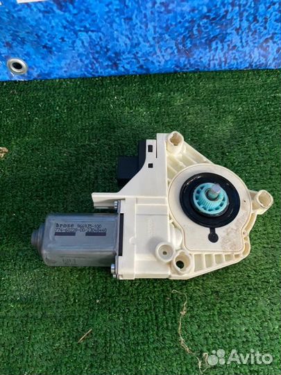 Мотор стеклоподъемника передний левый Audi A4 B8