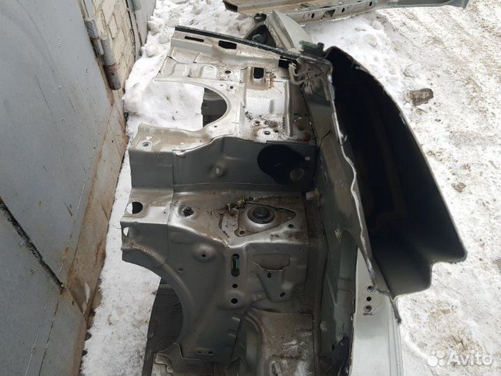 Крыло заднее левое Toyota Camry