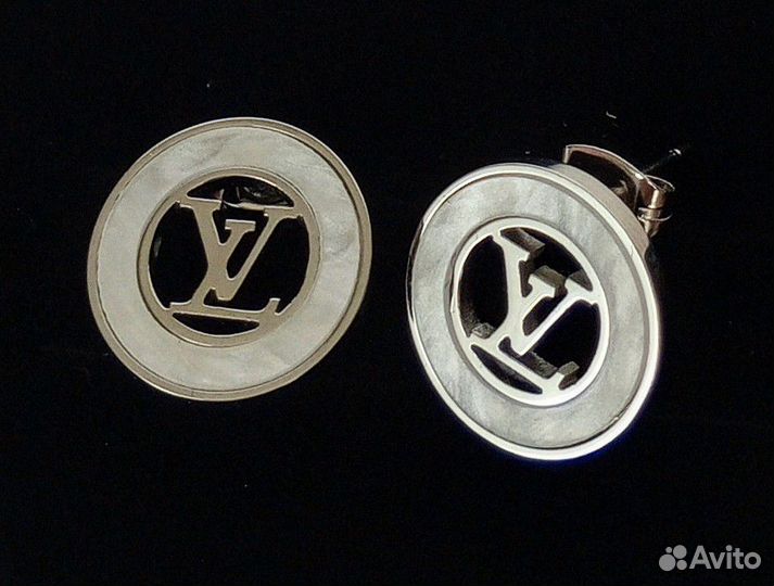 Серьги LV серебристо-перламутровые. Новые