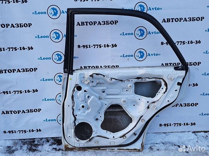 Дверь задняя правая Mazda Familia 323 bj