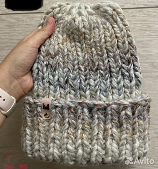 Вязаная женская шапка Бини объемная