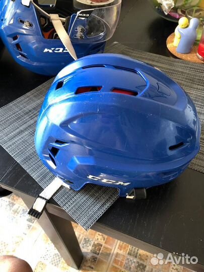 Хоккейный шлем